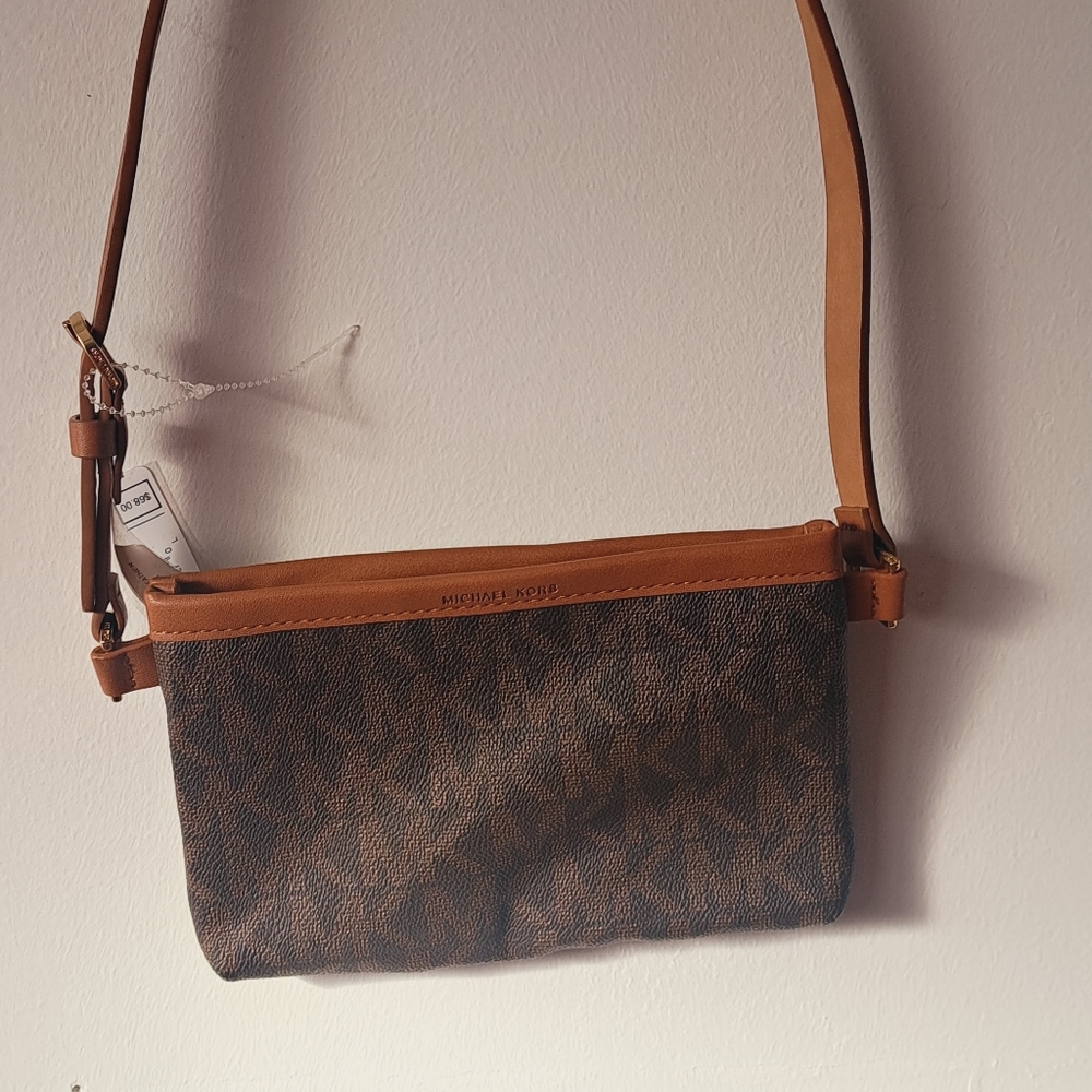 Michael Michael kors leather 7/4 logo bag size